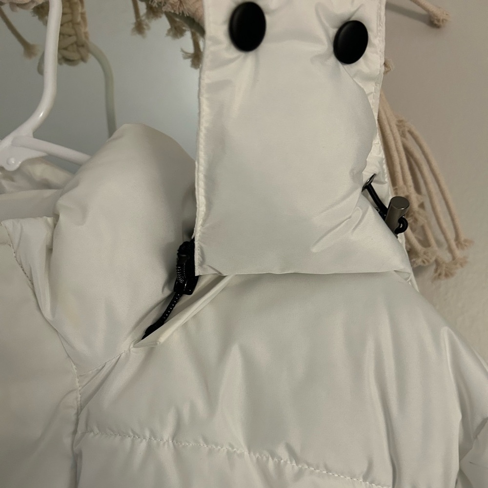 ZYIA Aspen Puffer Jacket w/ removable hood - Picture 8 of 11